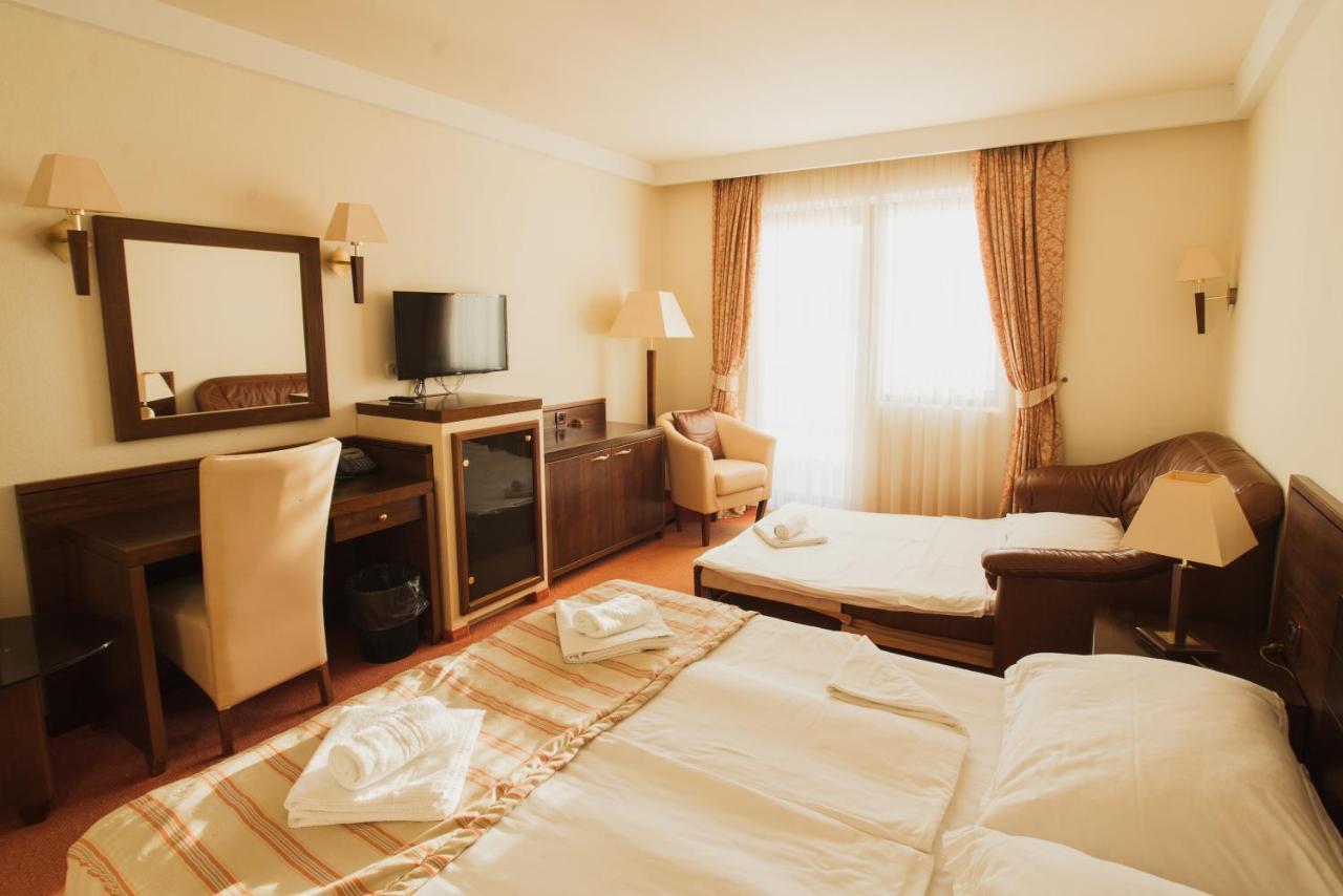 Family Hotel Pagus Pag Town Exterior foto